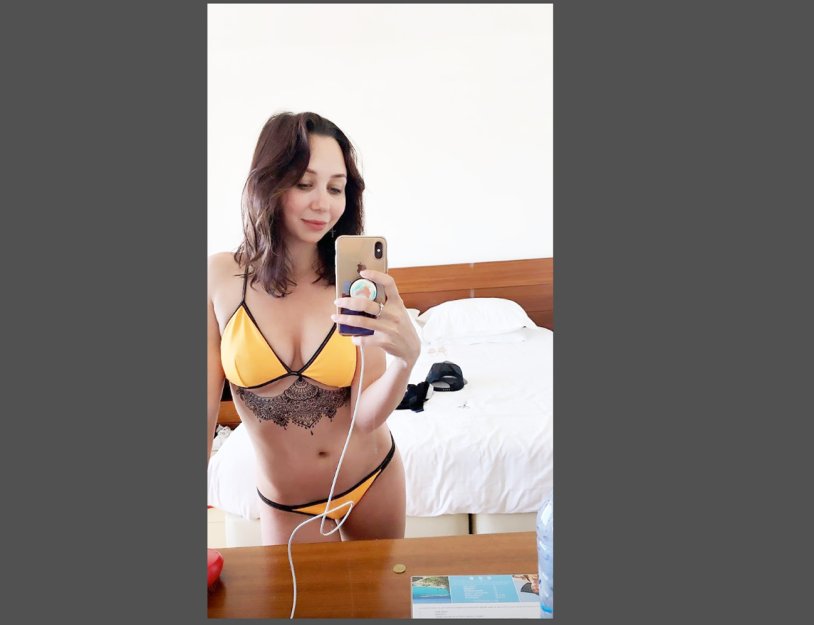 Emily Ratazhkovsky Naked Selfie