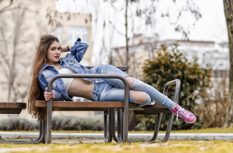 Denise Milani in jeans