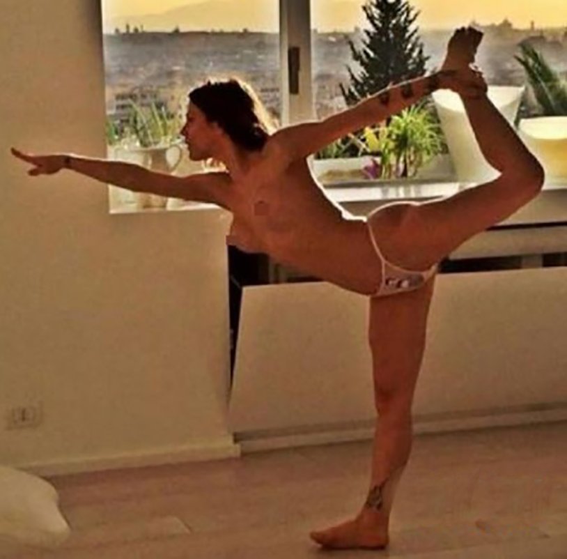 Nike Riveli undressed