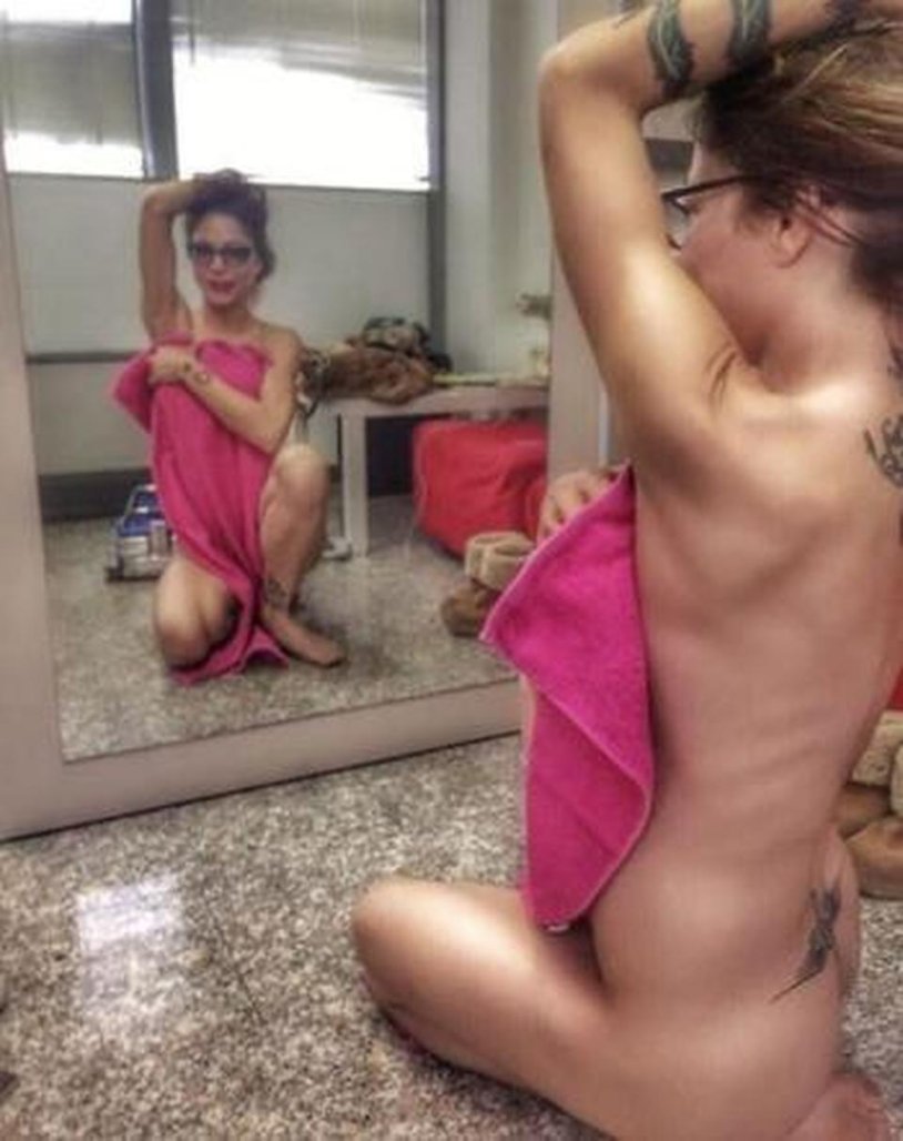 Nike Rivelly Bisexual