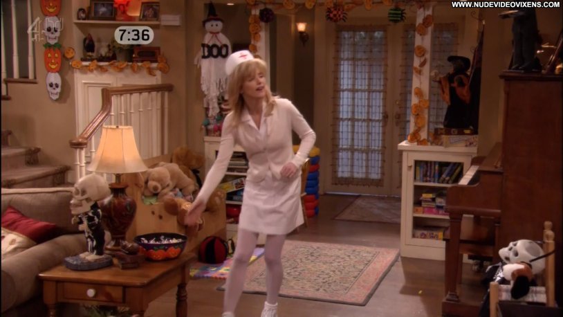 Rachel Green in a skirt