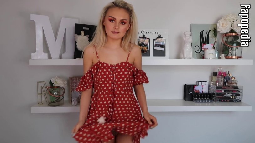 Grimes (Claire Boucher) Nude