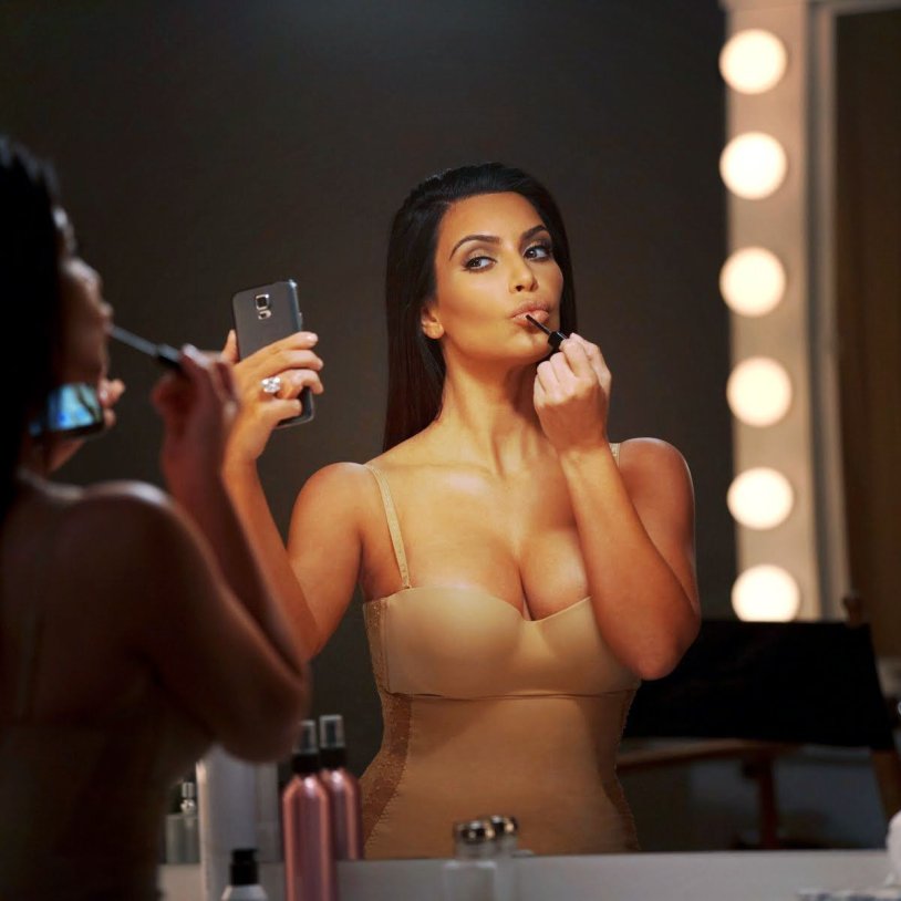 Kim Kardashian-Uest is naked