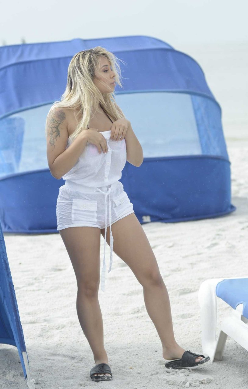 Bella Bunnie model (Bella Bunnie)