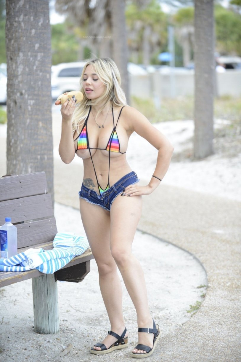 Bella Banny Model Naked