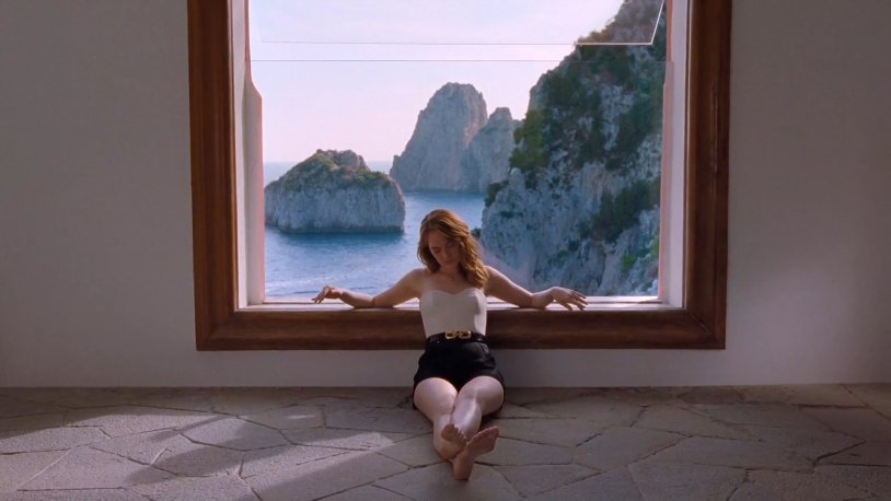 Emma Stone legs barefoot