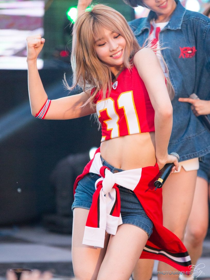 Participants in MOMO KPOP