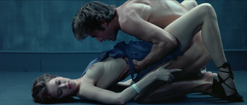 Naked actress Sylvia Hux