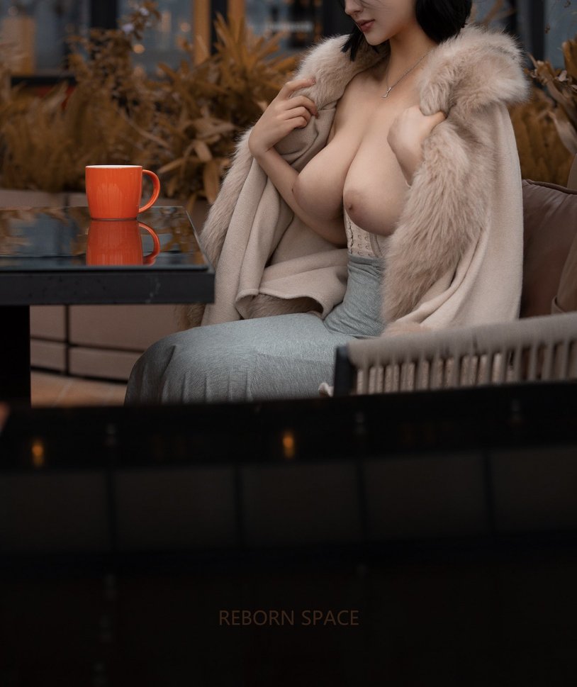 Naked girls on all fours