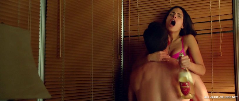 Christina Ulloa in linen