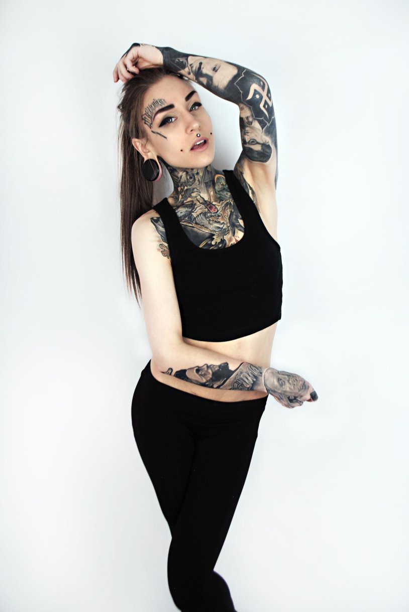 Monami Frost Biography