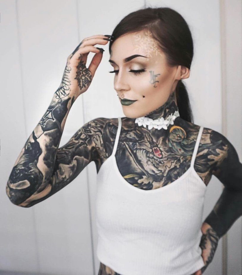 Monami Frost without makeup