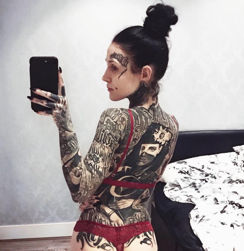 Monami Frost at the age of 15