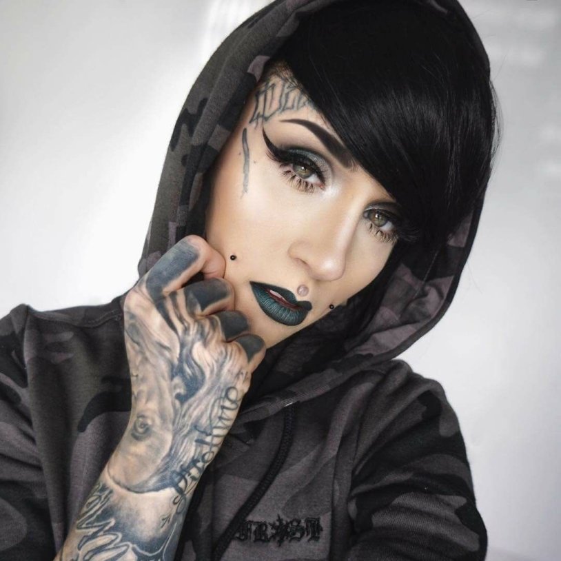 Monami Frost on Ava