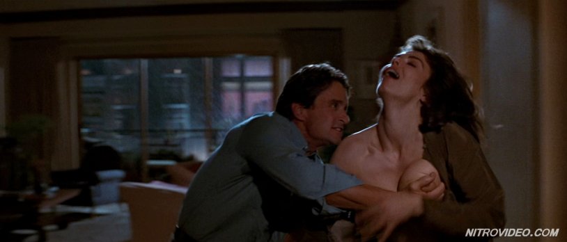 Naked home atmosphere