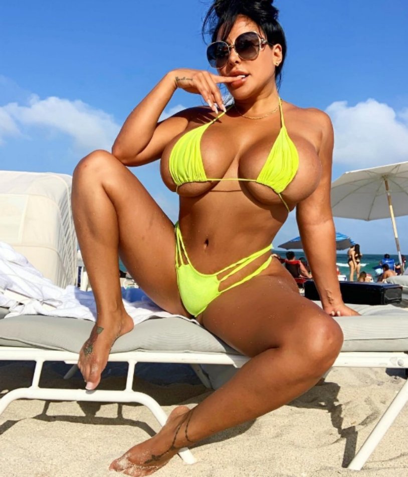 Kiara Mia 2018 swimsuit