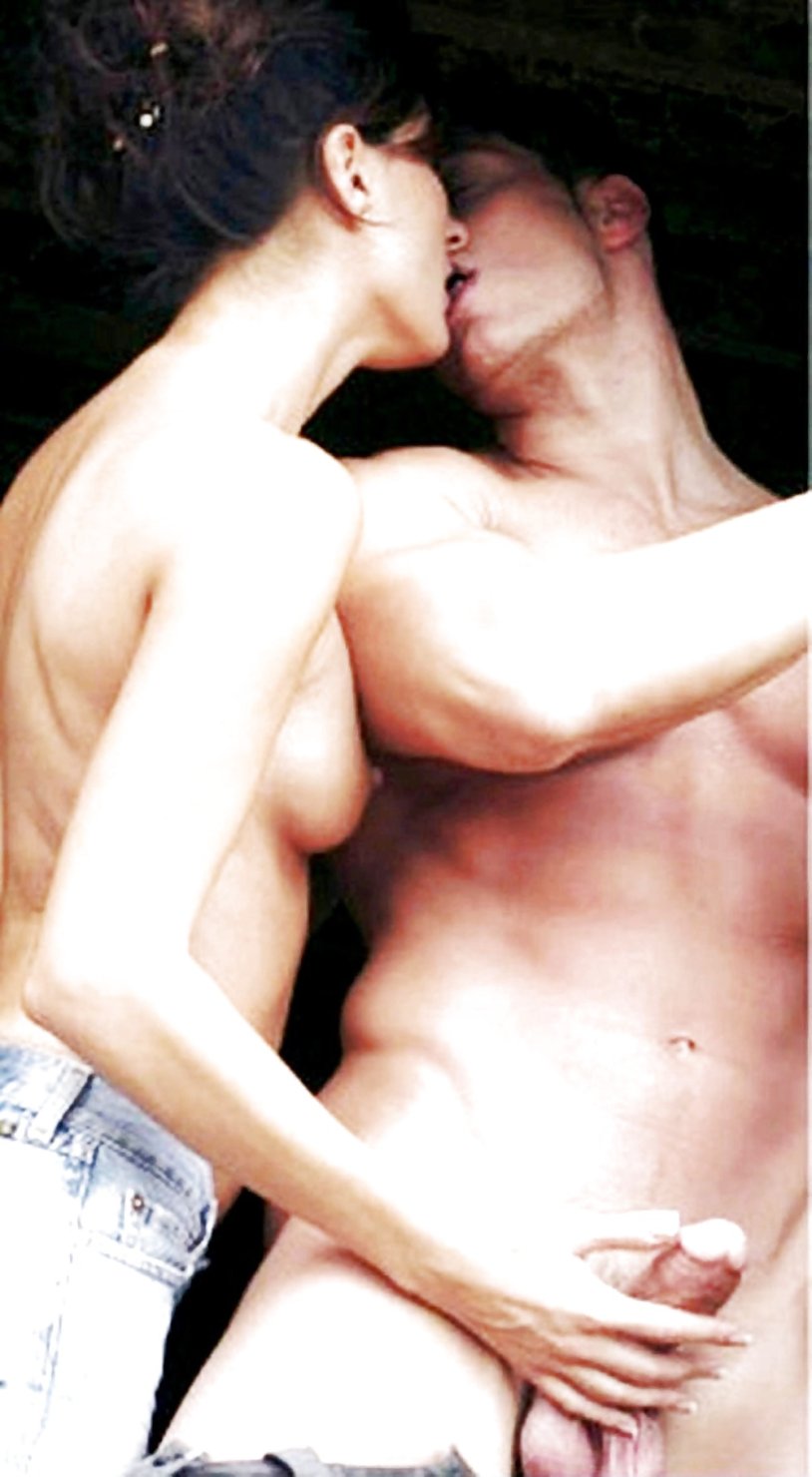 Henjob standing a kiss amateur