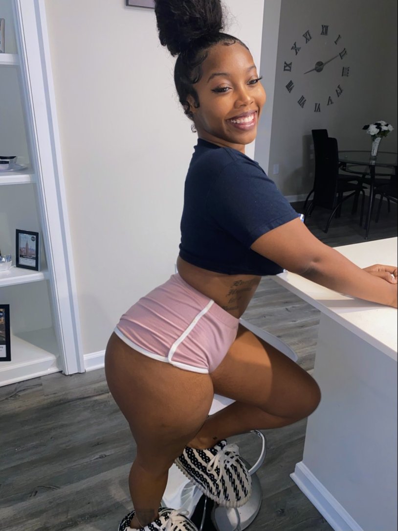 Amirah dyme in shorts