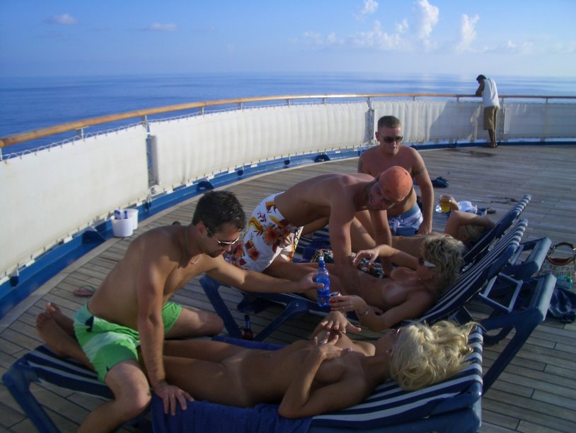 Erotic photo in cruise