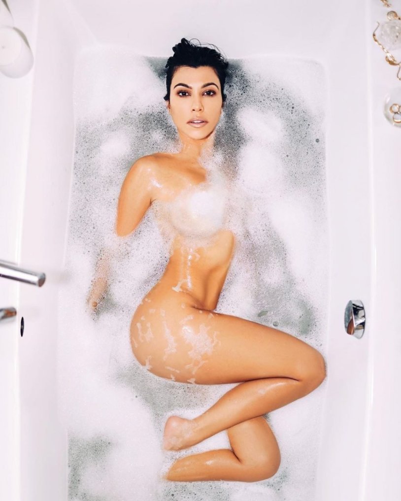 Kim Kardashian pregnant naked