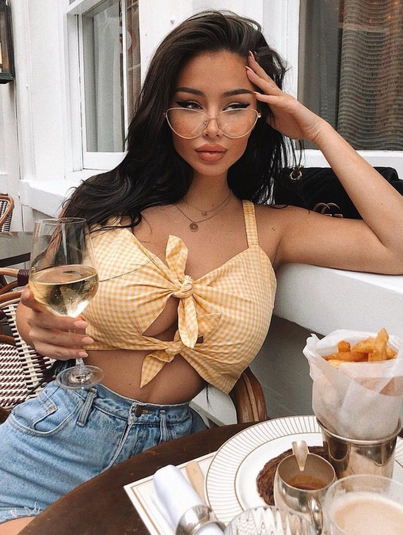 Adele Grizon Instagram Star