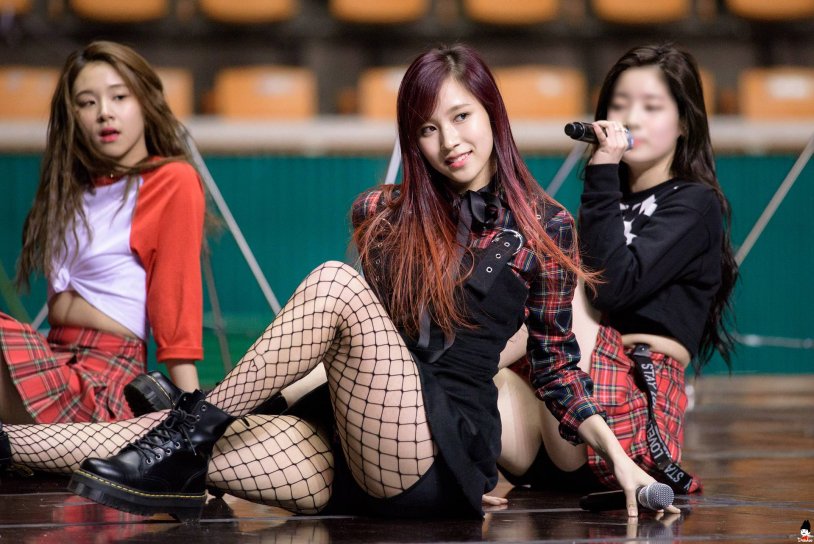 TWICE CHAEYOUNG Legs