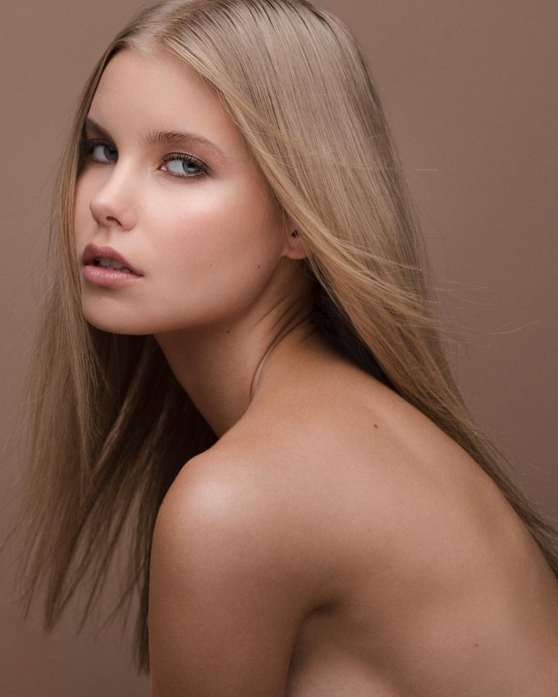 Sanna Marin is dancing