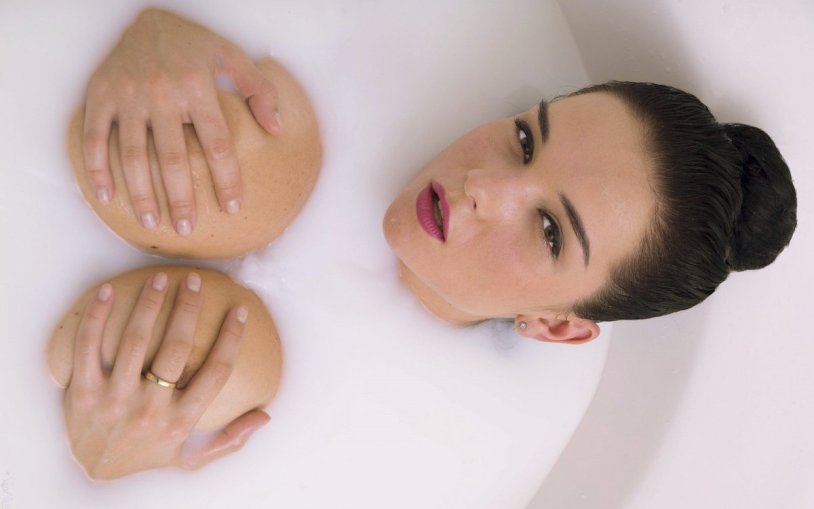 Evgenia Diordiychuk Milk Bath