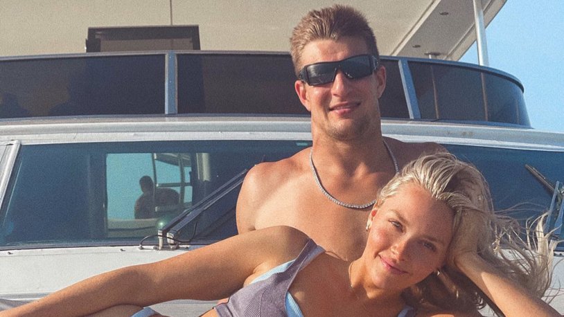 Camille Is Cleaning in Her Sexy Green Dress