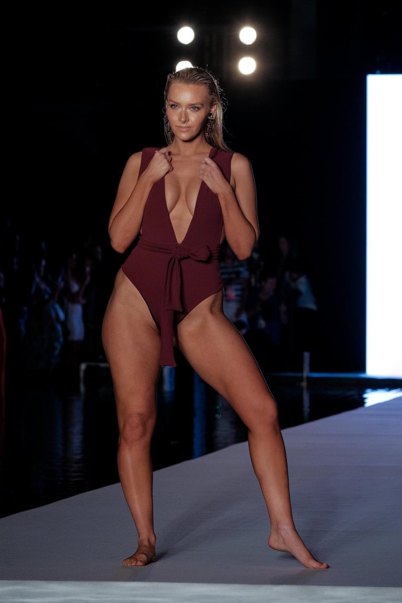 Model Camille Kostek Pregnant