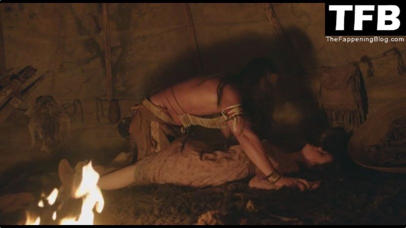 Emilia Clark is naked