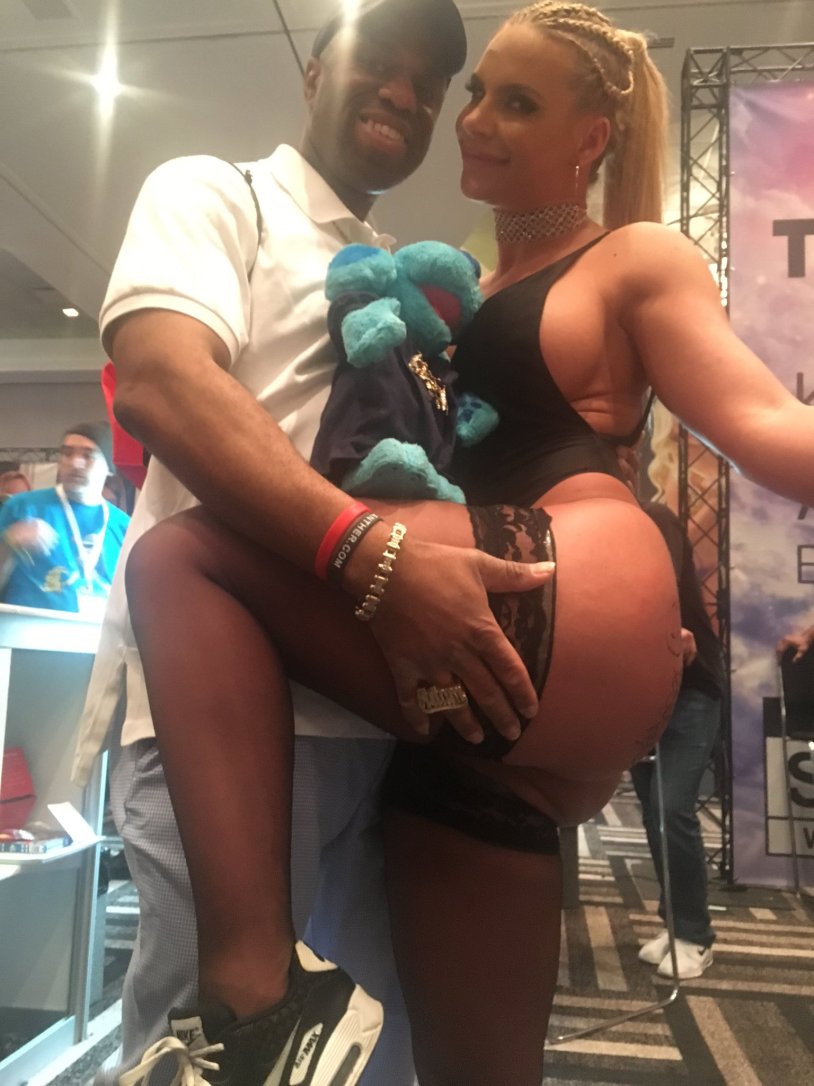 Jason Derulo with his wife