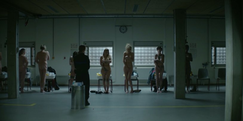 Elodi Fountain undressed