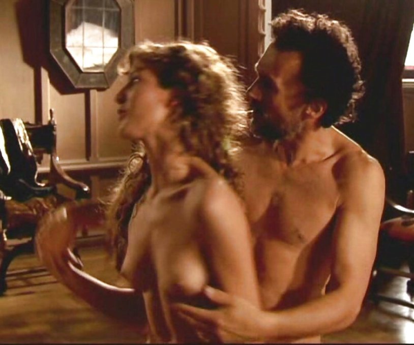 Elodi Fountain undressed