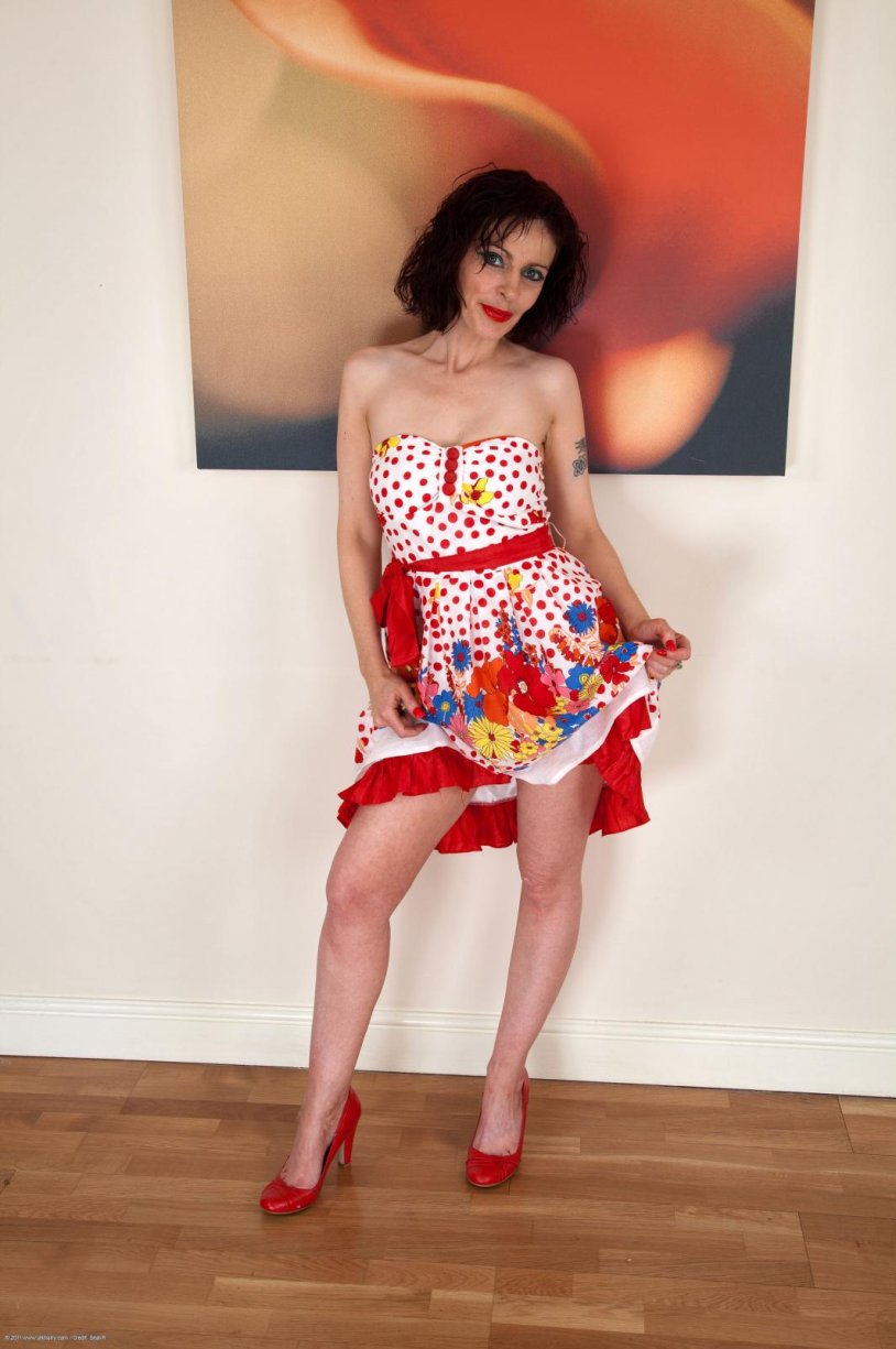 Annabel Redd natural breasts