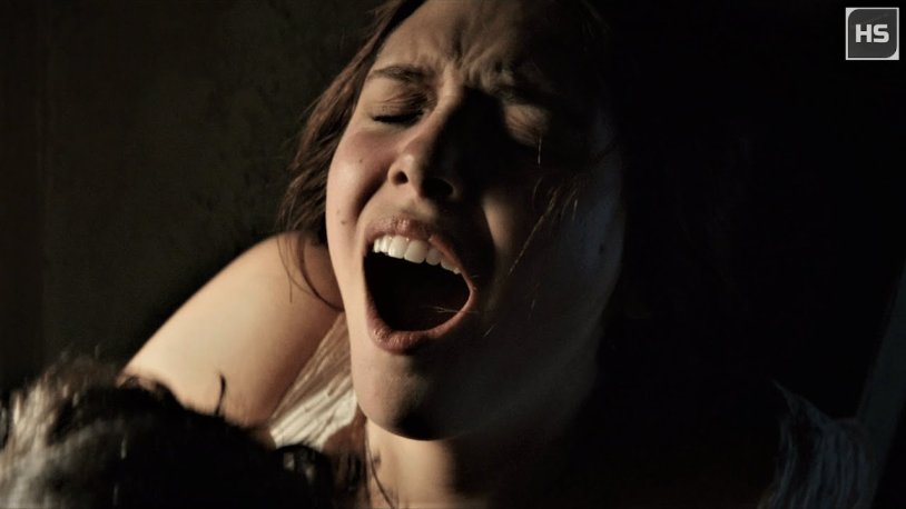 Elizabeth Olsen naked without panties photo