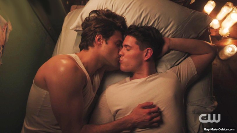 Kevin Keller Riverdale kisses