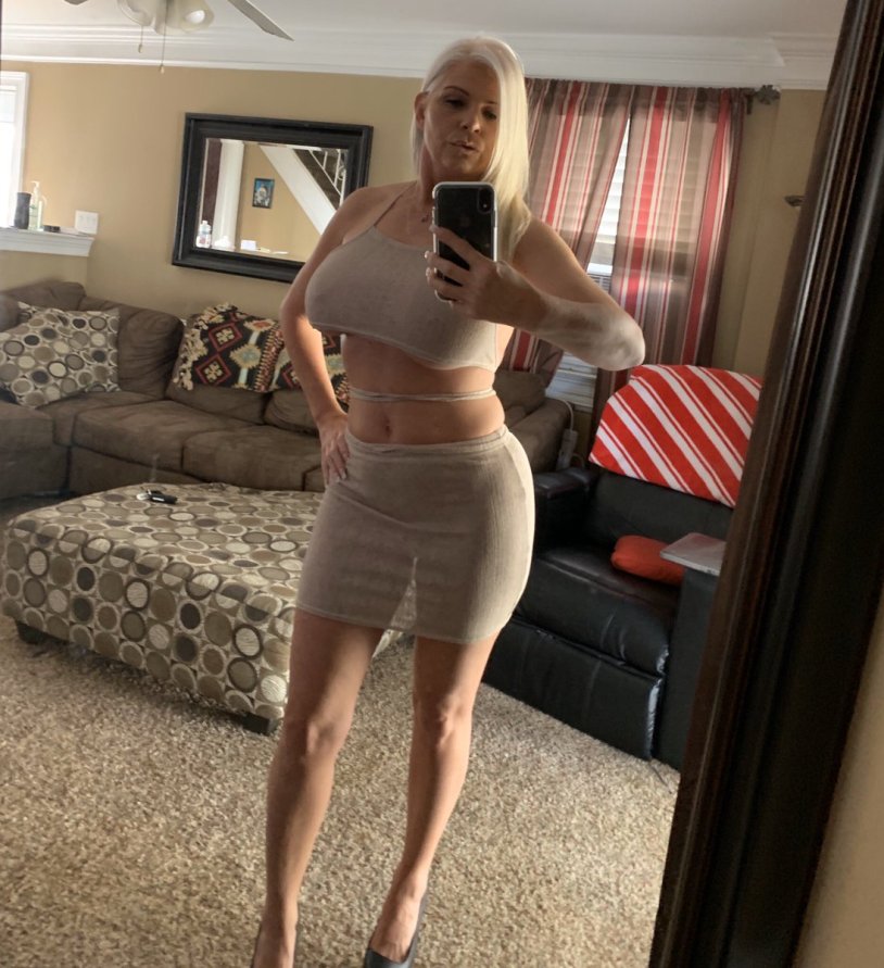 Claudetta Monkey Cumshot