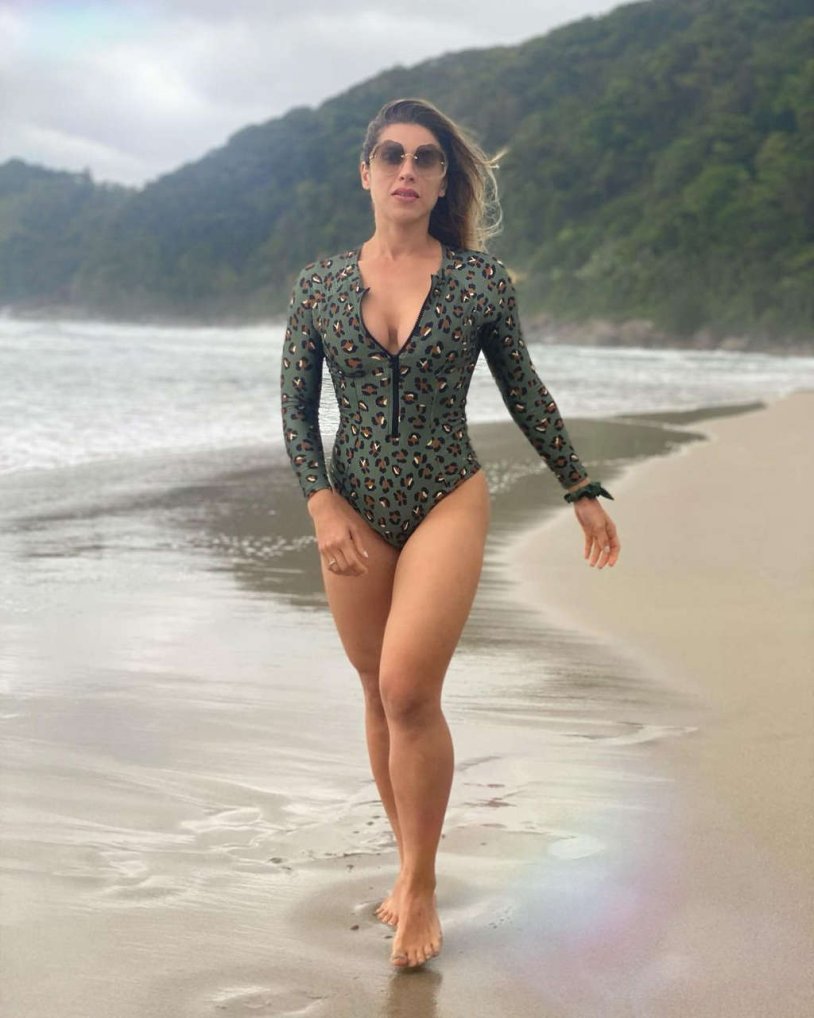 Alba Flores and Ursula Korbero