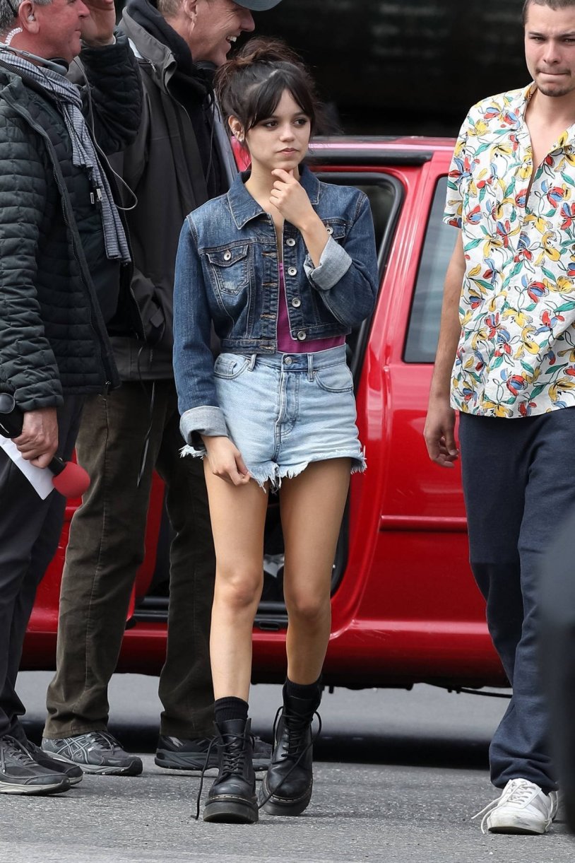 Jena Ortega Paparazzi
