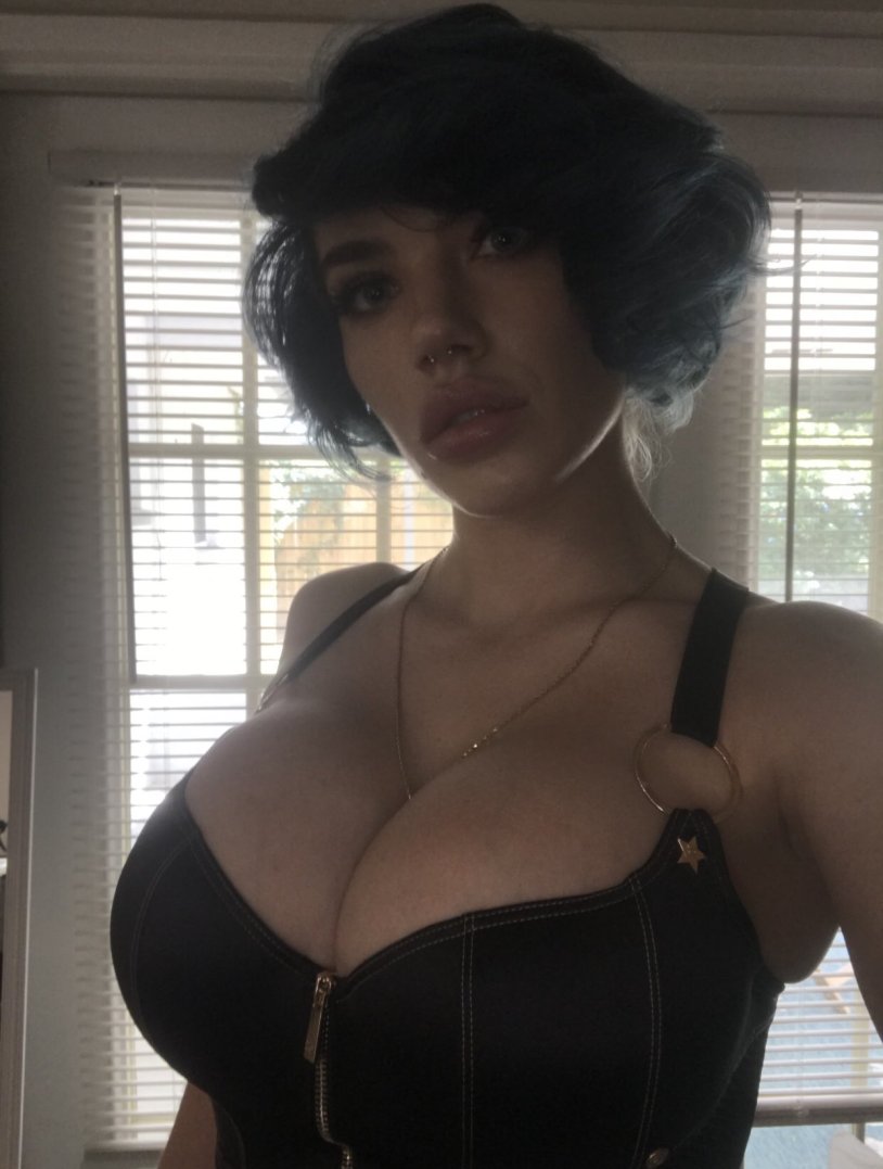 Lizbet Wolf actress photo in a swimsuit