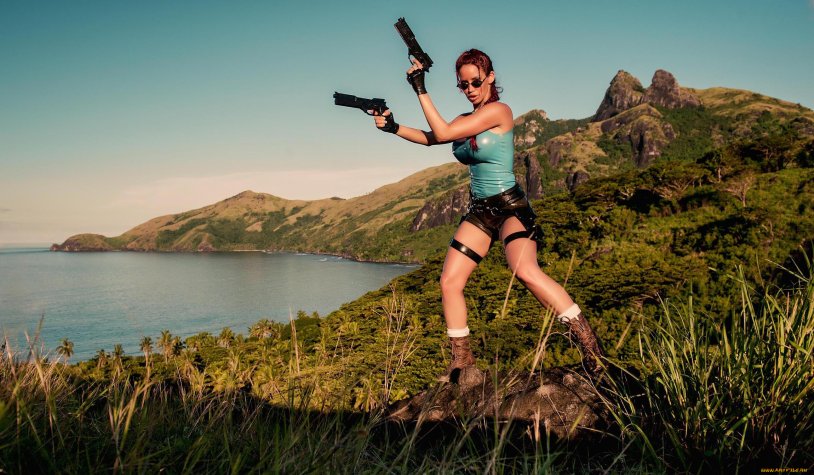 Cosplayers Lara Croft
