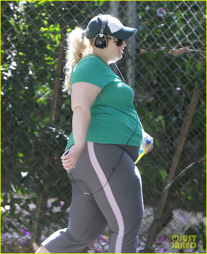 Rebel Wilson in jeans