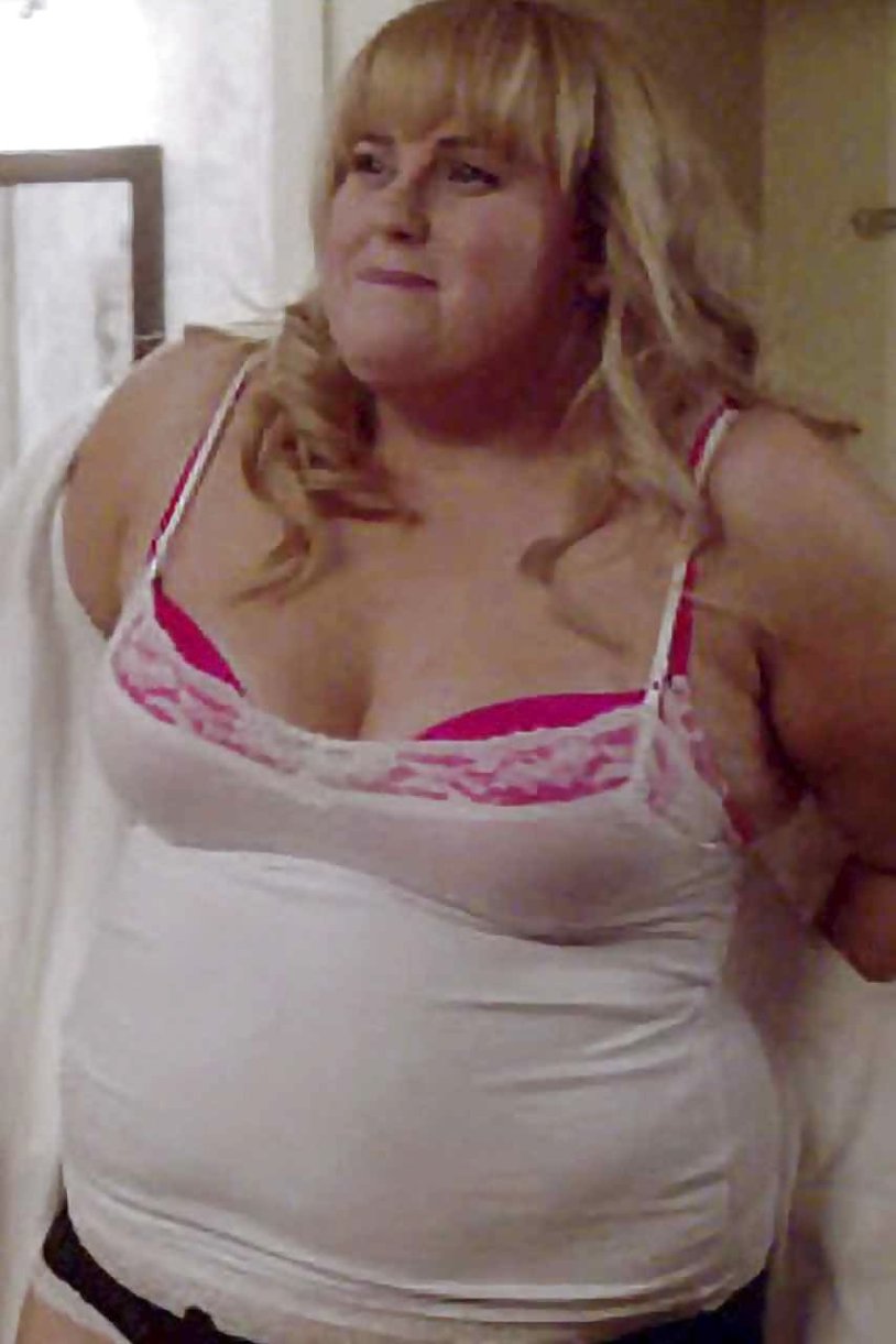 Fat actress Rebel Wilson Naked