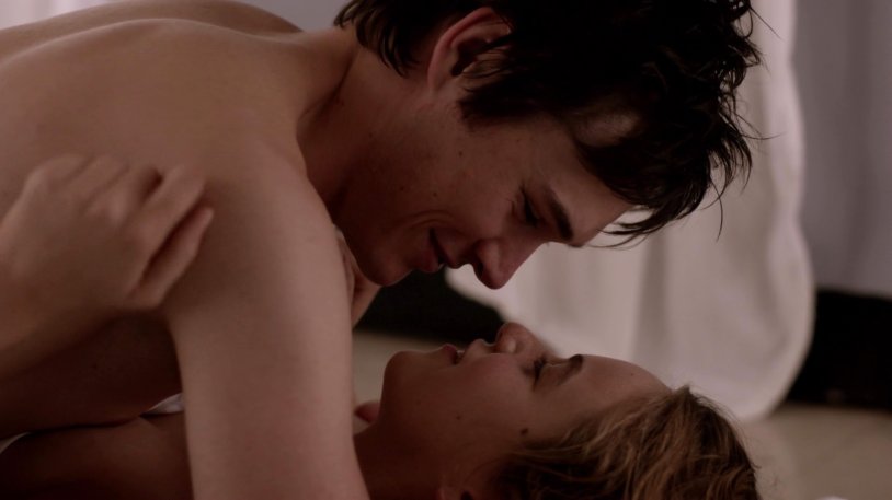 Mackenzie Davis this awkward moment