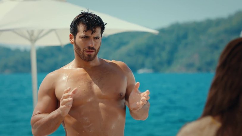 Jan Yaman with a naked torso in the full moon