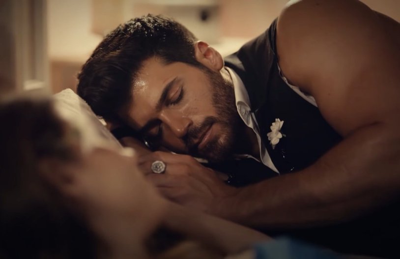 Can yaman bed scenes