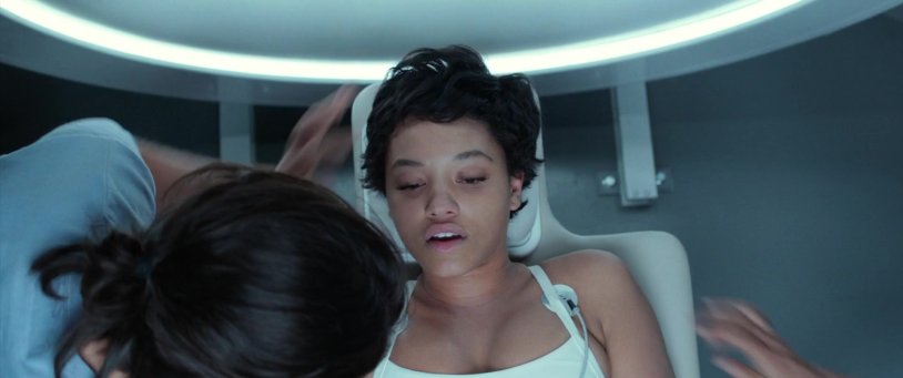 Kirssey Clemons legs