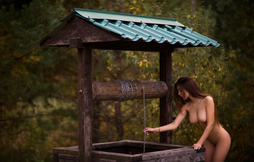 Girl hangs linen nude