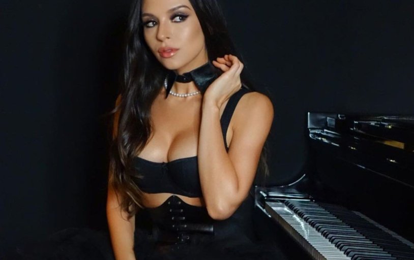 Lola Astanova Pianist